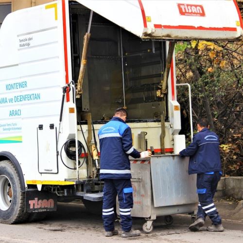 Çöp Konteynerlerimizi Dezenfekte Ediyoruz