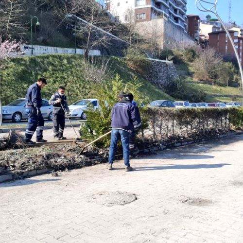 Milli Egemenlik Caddesi'nde Refüj ve Peyzaj Düzenleme Çalışmaları Sürüyor