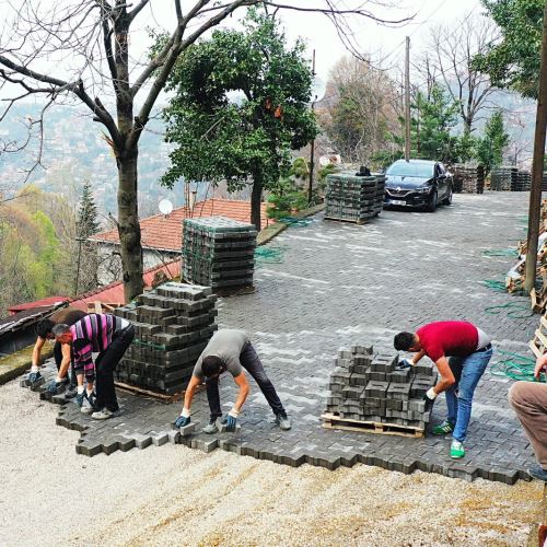 Yol Çalışmalarımız Devam Ediyor 