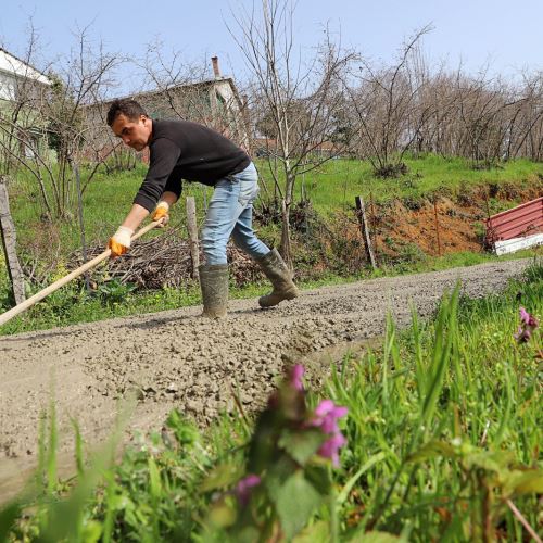 Yol Çalışmalarımız Devam Ediyor 