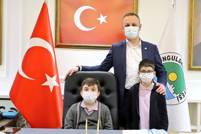Başkanımız Dr.Ömer Selim ALAN, Makamını Minik Öğrenciye Devretti