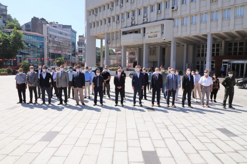 Başkanımız Dr.Ömer Selim ALAN, Denizcilik ve Kabotaj Bayramı Çelenk Koyma Törenine Katıldı