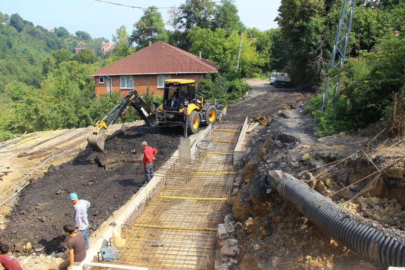 Ontemmuz-Hilmi Uluğ  Sokak'ta Heyelan Sonrası Yol Yapım Çalışması Başladı