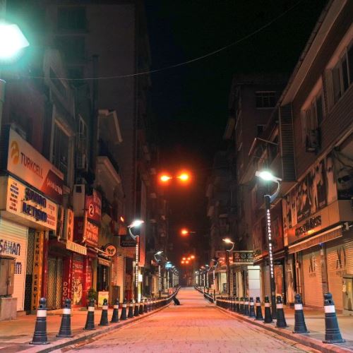 Nizam Caddesi Artık Işıl Işıl 