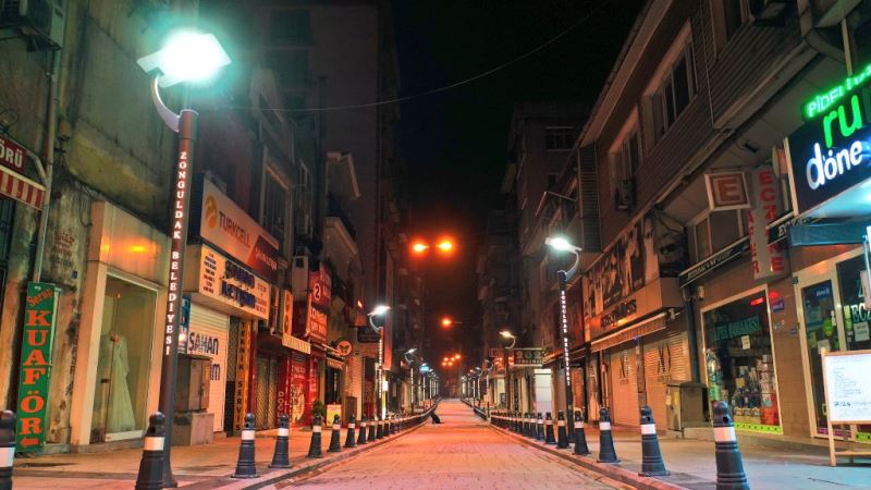 Nizam Caddesi Artık Işıl Işıl 