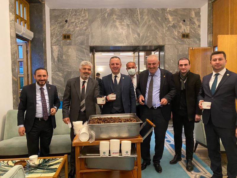 Başkanımız Dr.Ömer Selim ALAN, TBMM'de Kestane İkramında Bulundu