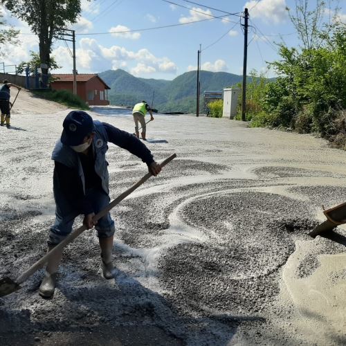 Baştarla Mahallesi'nde Beton Yol Çalışması Gerçekleştirildi