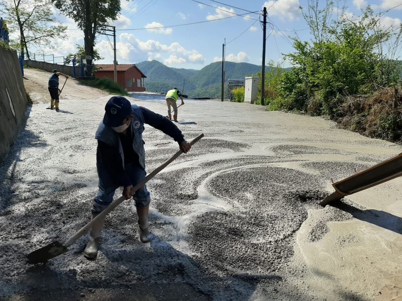 Baştarla Mahallesi'nde Beton Yol Çalışması Gerçekleştirildi