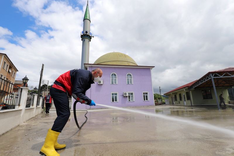 29 Mayıs Günü Cuma Namazı Kılınacak Alanlar Dezenfekte Ediliyor