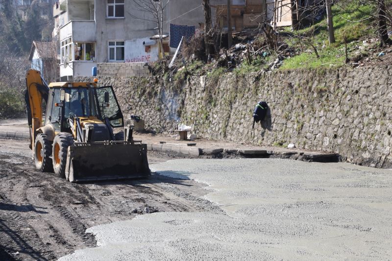 Yol Çalışmalarımız Sürüyor