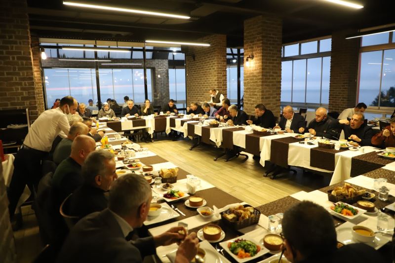 Başkanımız Dr.Ömer Selim ALAN, Meclis Üyeleri ve Mahalle Muhtarları İle İftarda Buluştu