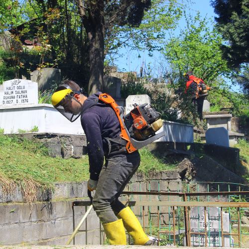 Mezarlıklarımızda Temizlik Çalışmalarımız Başladı