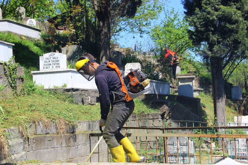 Mezarlıklarımızda Temizlik Çalışmalarımız Başladı