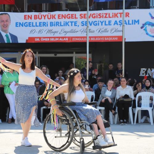 Engelleri Hep Birlikte, Sevgiyle Aşıyoruz