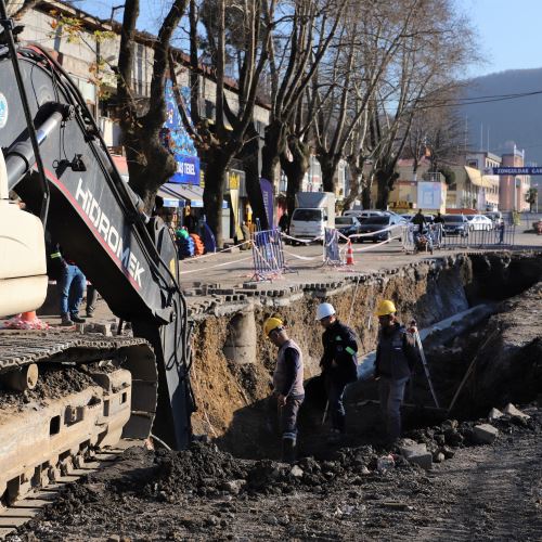 İstasyon Caddesi'nde İçme Suyu İsale Hatları Yenileniyor