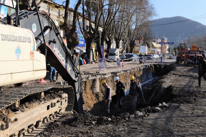 İstasyon Caddesi'nde İçme Suyu İsale Hatları Yenileniyor