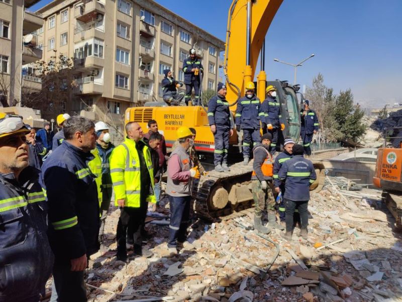 Başkanımız Dr.Ömer Selim ALAN Deprem Bölgesinde