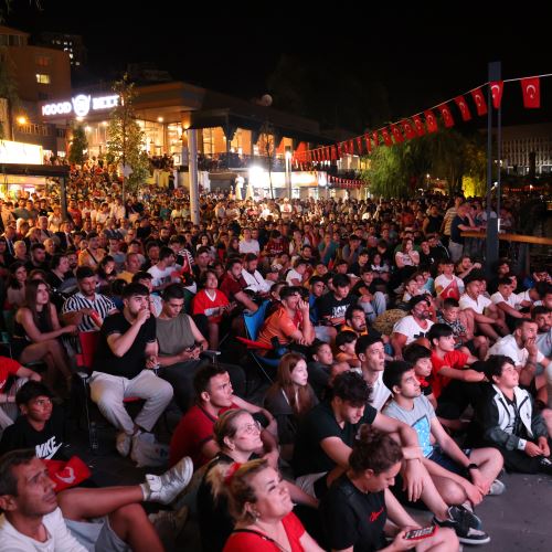 Zonguldak’ta EURO 2024 Heyecanı: Türkiye – Çekya Maçı Dev Ekranda Coşkuyla İzlendi