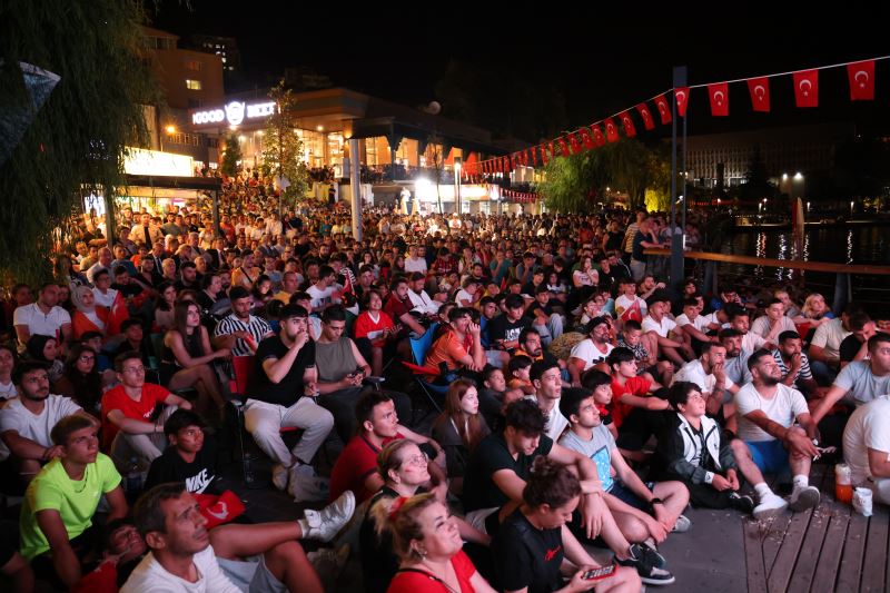 Zonguldak’ta EURO 2024 Heyecanı: Türkiye – Çekya Maçı Dev Ekranda Coşkuyla İzlendi