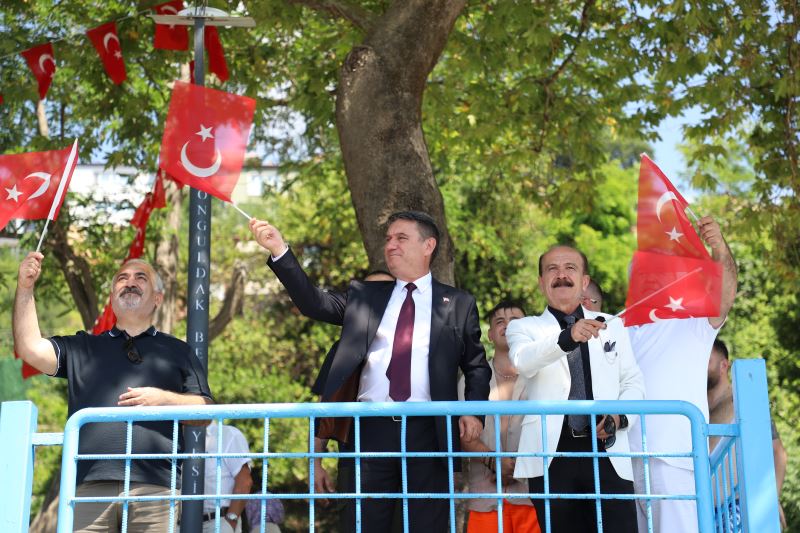 Kapuz Plajı'nda Coşkulu 1 Temmuz Denizcilik ve Kabotaj Bayramı Kutlaması