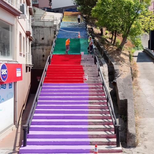 Mahallelerimizde altyapı ve üstyapı problemlerini çözmeye yönelik çalışmalarımız tüm hızıyla devam ediyor.