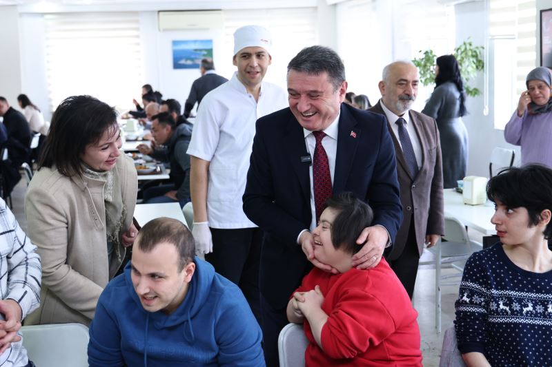 Başkanımız Sn.Tahsin Erdem, Engelsiz Yaşam Merkezi Öğrencileriyle Buluştu