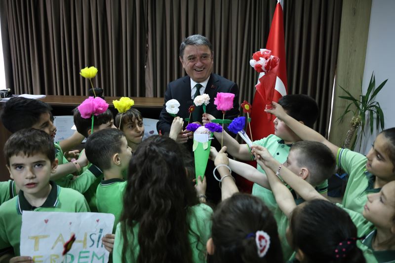 Bahçelievler İlkokulu Öğrencilerinden Başkanımız Sn.Tahsin Erdem’e Ziyaret