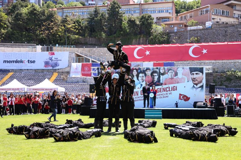 19 Mayıs Coşkusu Zonguldak’ta Renkli Görüntülere Sahne Oldu