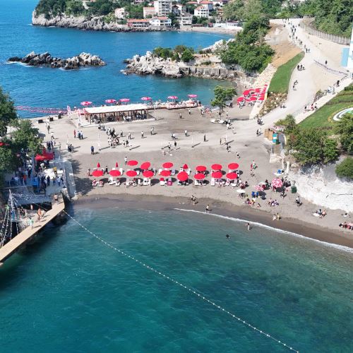 Orta Kapuz ve Tersane Plajları Yenilenen Yüzüyle Hizmete Açıldı