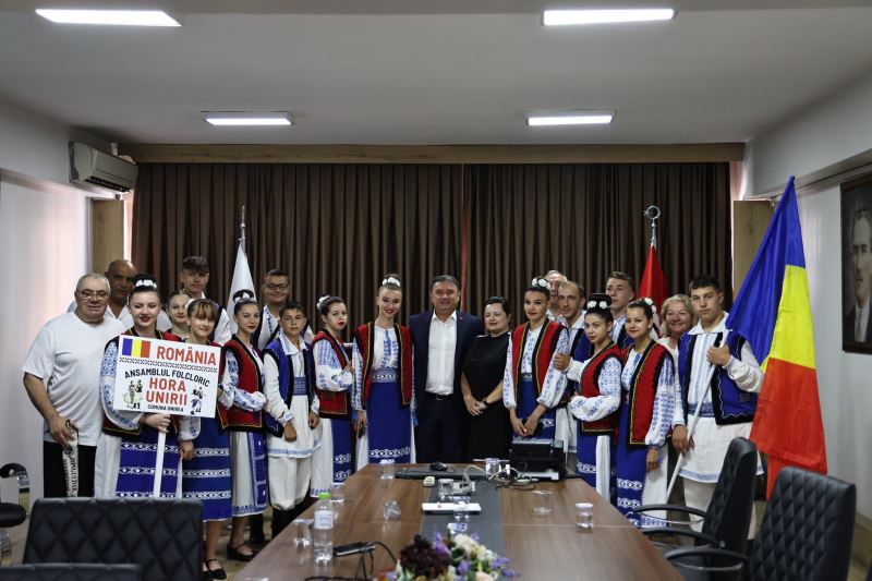 Romen Halk Dansçılarından Dostluk Ziyareti
