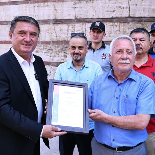 Belediyemize 10002 Müşteri Memnuniyeti Yönetim Sistemi Bayrağı