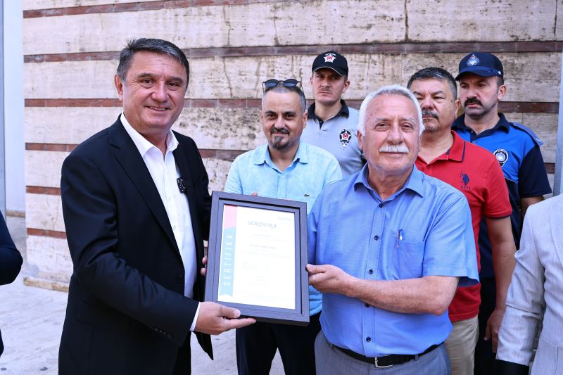 Belediyemize 10002 Müşteri Memnuniyeti Yönetim Sistemi Bayrağı