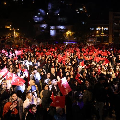 Cumhuriyet’in İlk Vilayetinde Coşkulu Yürüyüş ve Unutulmaz Konser