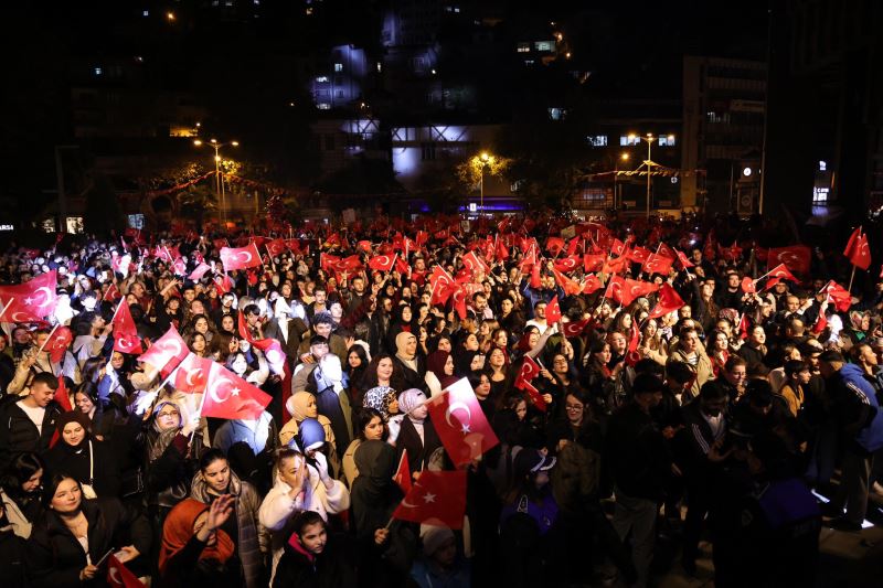 Cumhuriyet’in İlk Vilayetinde Coşkulu Yürüyüş ve Unutulmaz Konser