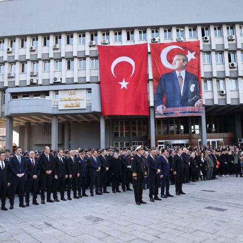 Sonsuz Minnet ve Özlemle Atamızı Andık