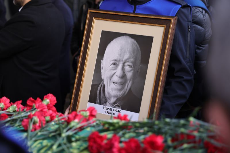 Vefat Eden Eski Belediye Başkanımız Yüksel Aytaç İçin Belediye Hizmet Binası Önünde Tören Düzenlendi