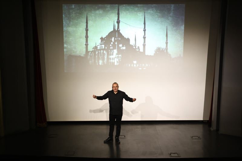 Zonguldak’ta Sunay Akın Rüzgârı: “Mahya Işıkları” Söyleşisi Yoğun İlgi Gördü