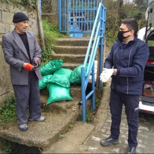 Vefa Sosyal Destek Grubumuz Odun Kırıyor, Kömür Taşıyor