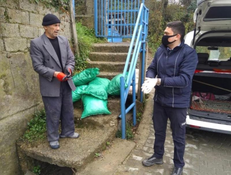 Vefa Sosyal Destek Grubumuz Odun Kırıyor, Kömür Taşıyor