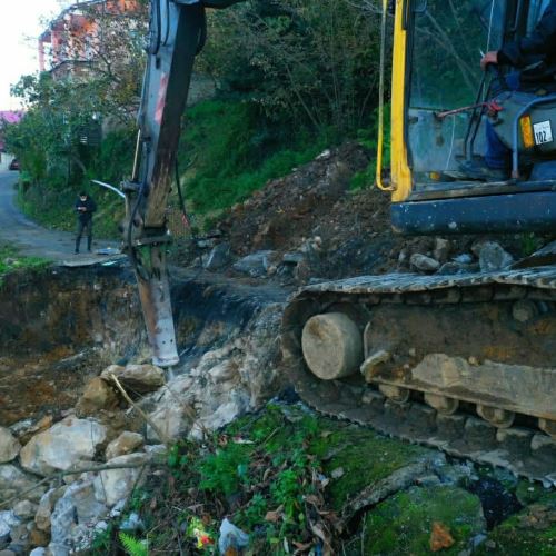 Şehit Sokak'ın Yolunu Genişletiyoruz