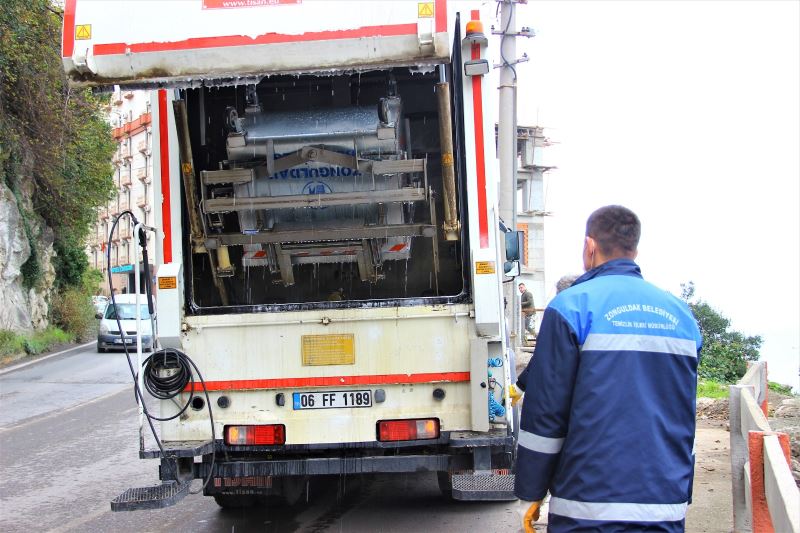 Çöp Konteynerlerimizi Dezenfekte Ediyoruz