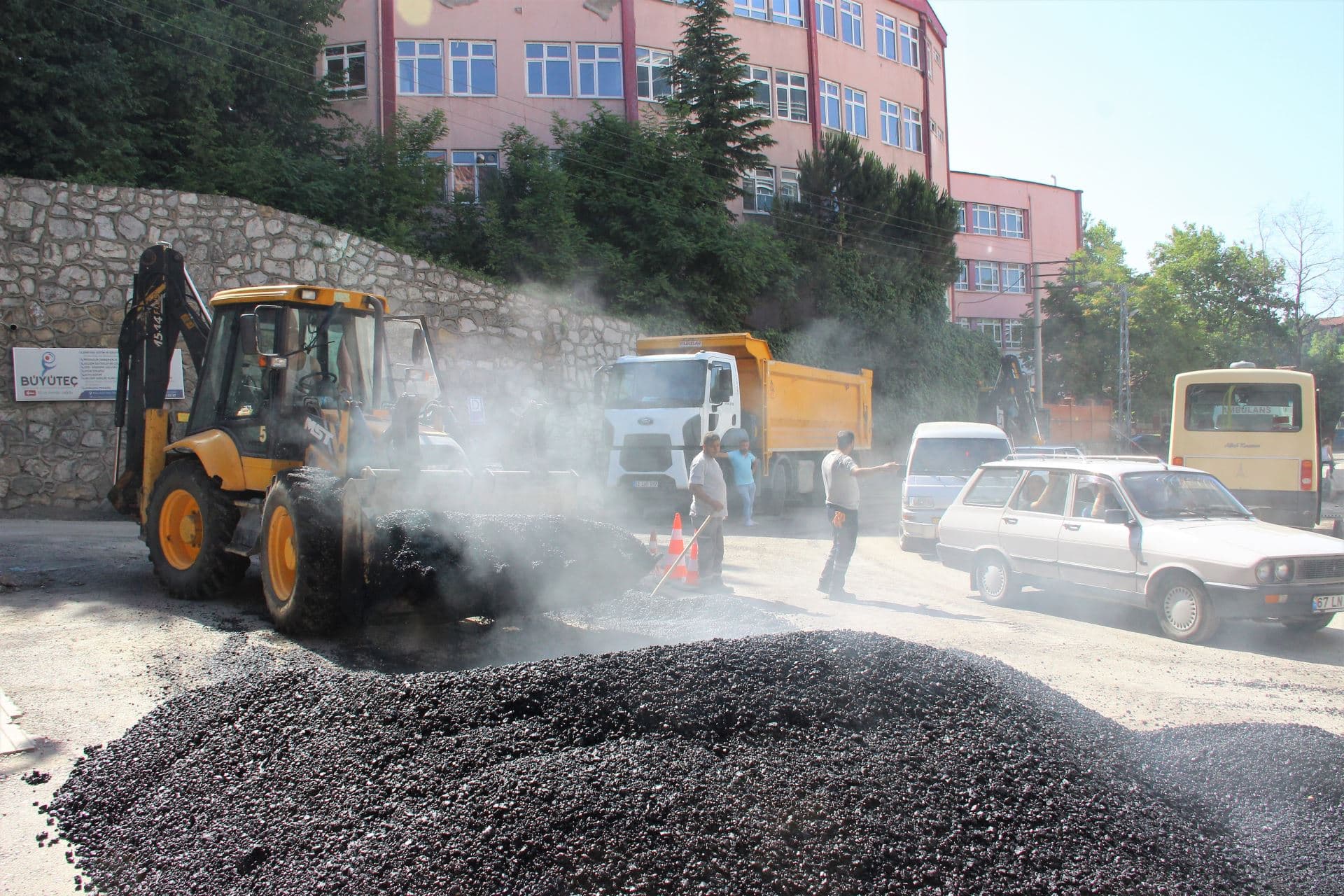 Altyapı Düzenlemelerinin Ardından Yol Bakım-Onarım Çalışmalarımız Sürüyor