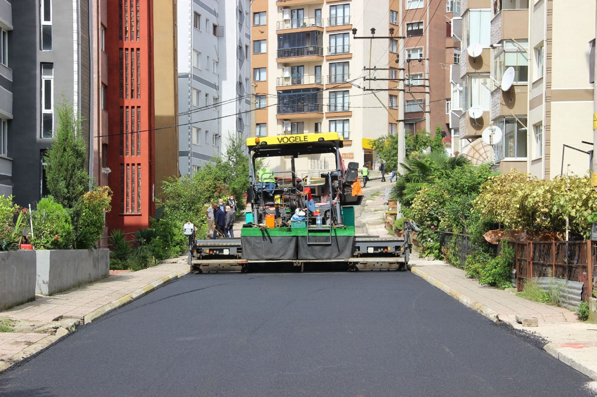 Sıcak Asfalt Çalışmalarımız 467 Evler Caddesi'nde Sürüyor 