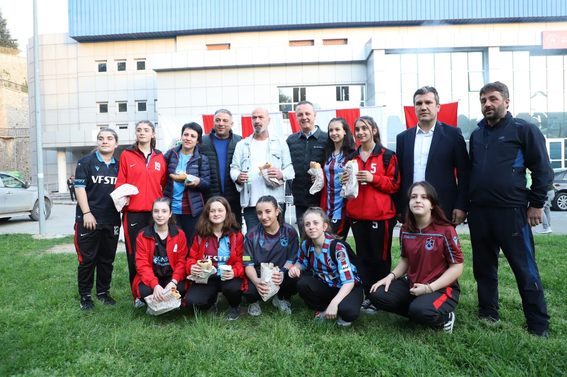 Hentbolcu Gençlerimiz İle Mangal Davetinde Buluştuk