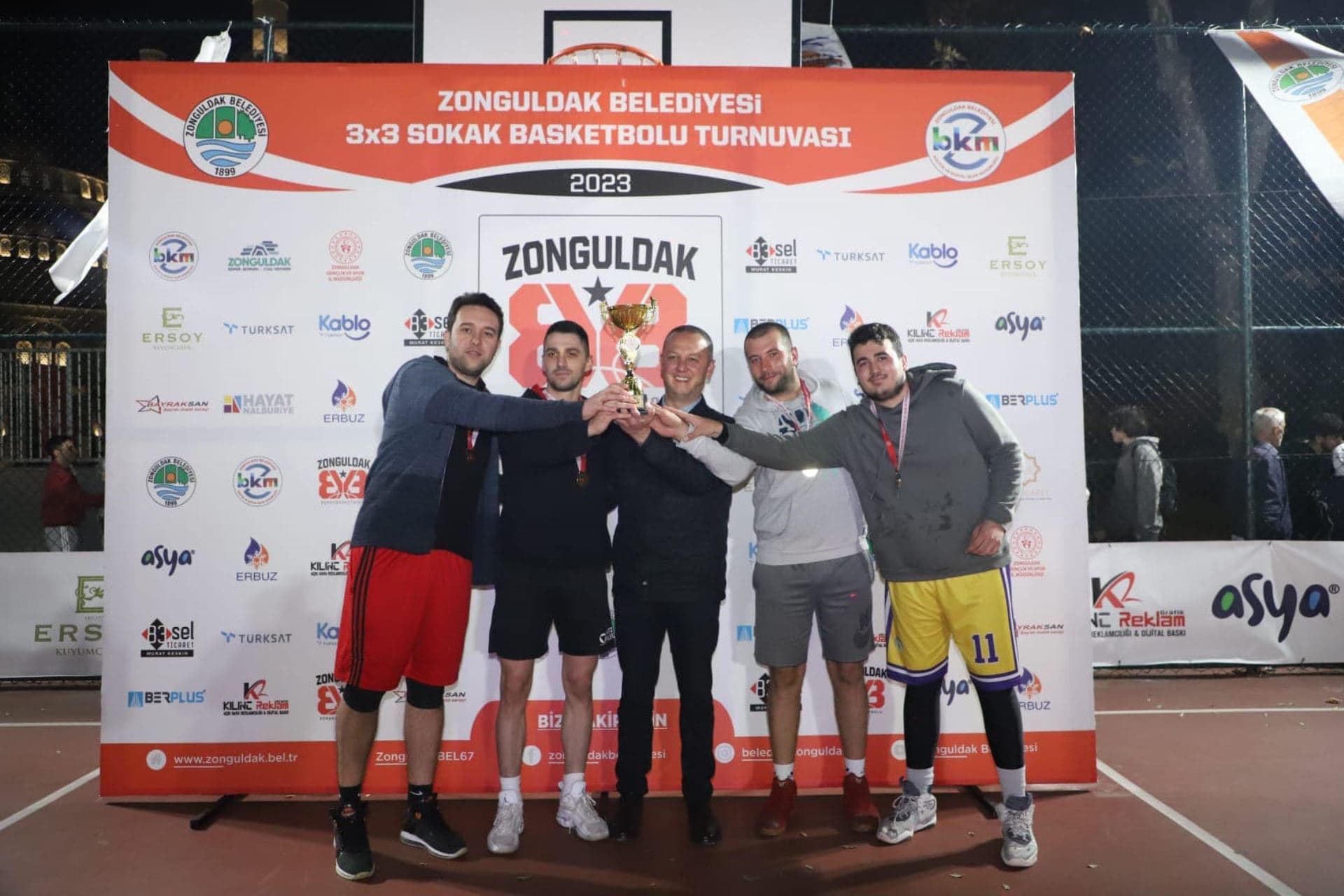 Sokak Basketbolu Turnuvası Ödülleri Sahiplerini Buldu