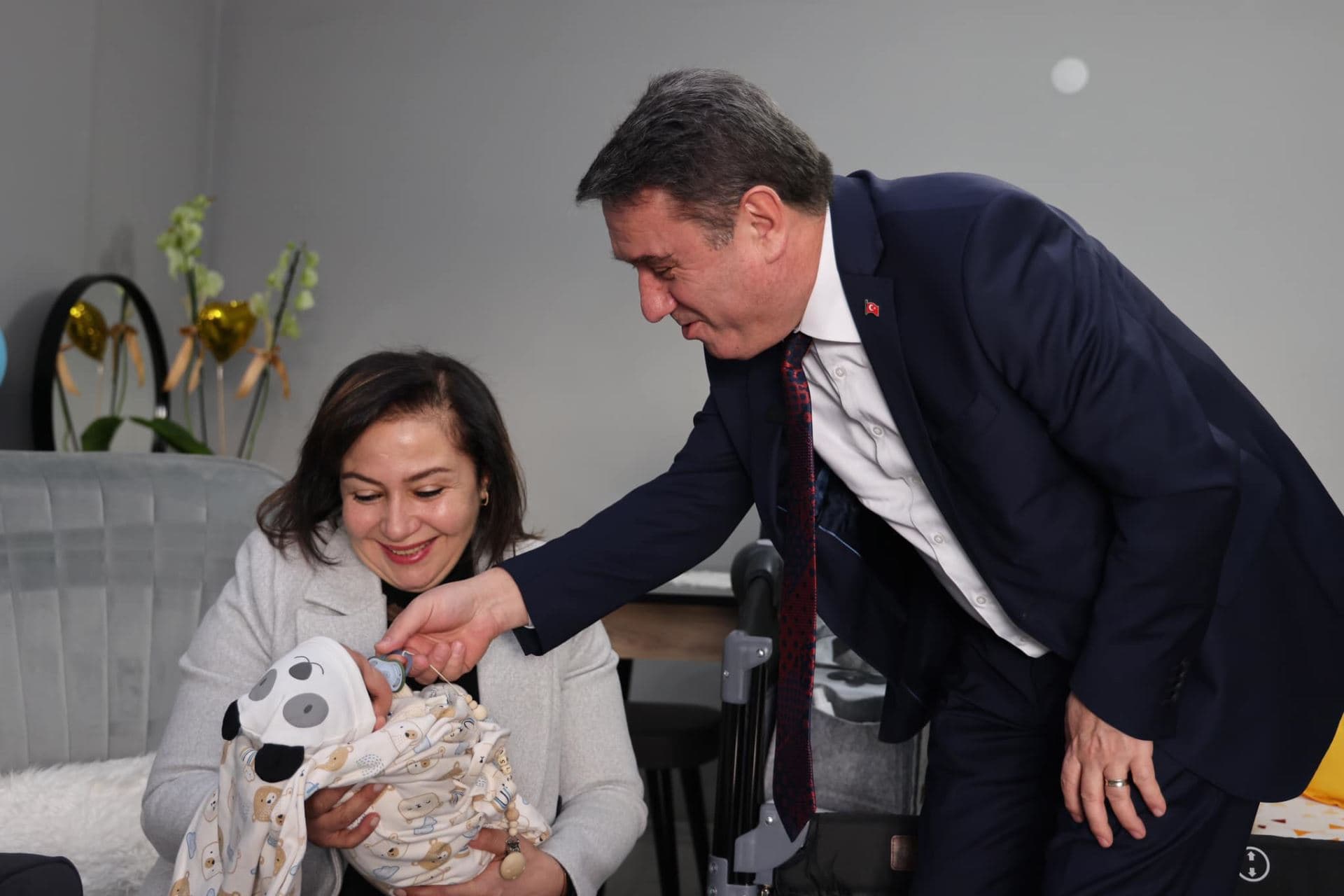 Başkanımız Sn.Tahsin ERDEM Yeni Doğan Ailelerini Ziyaret Etti