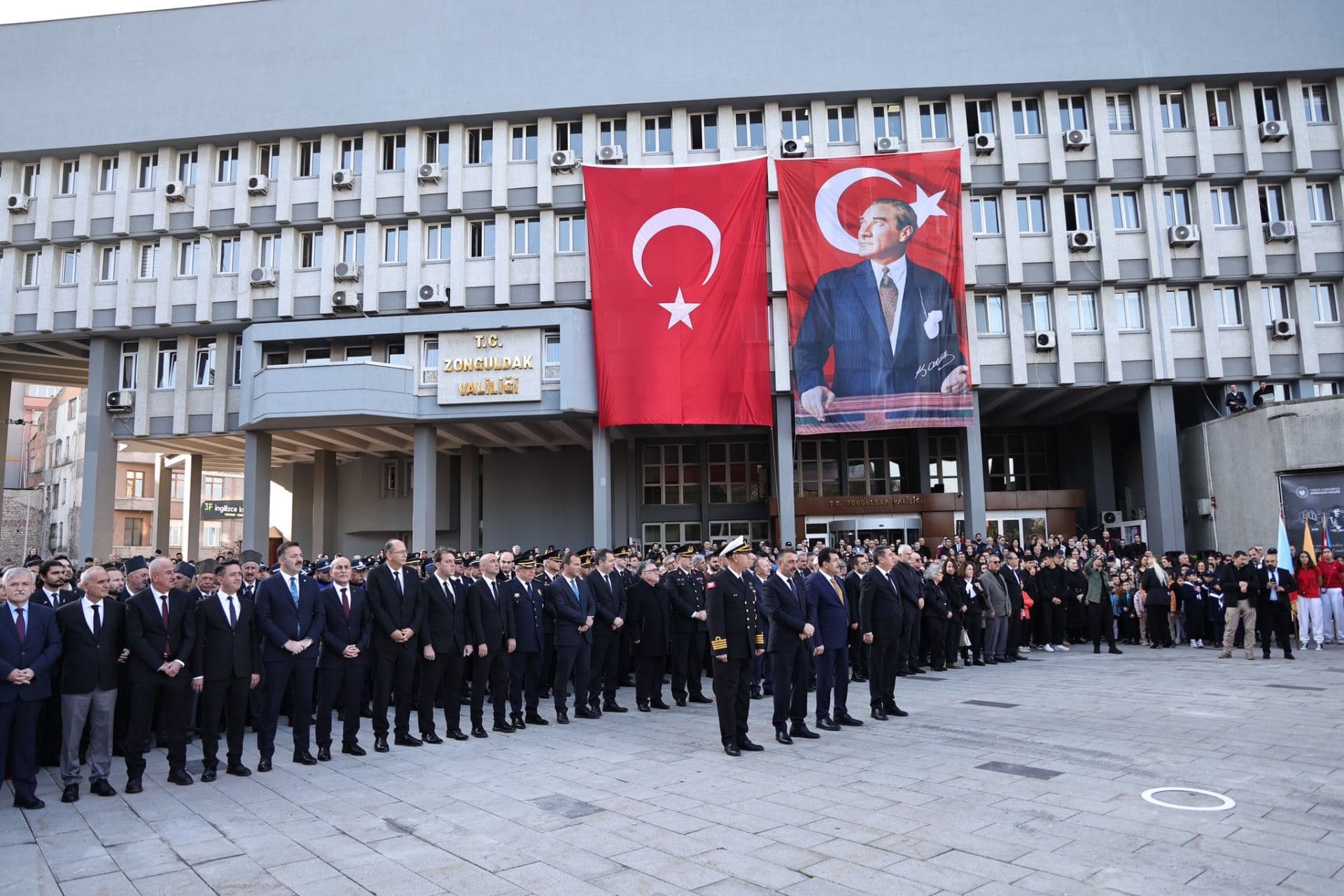 Sonsuz Minnet ve Özlemle Atamızı Andık