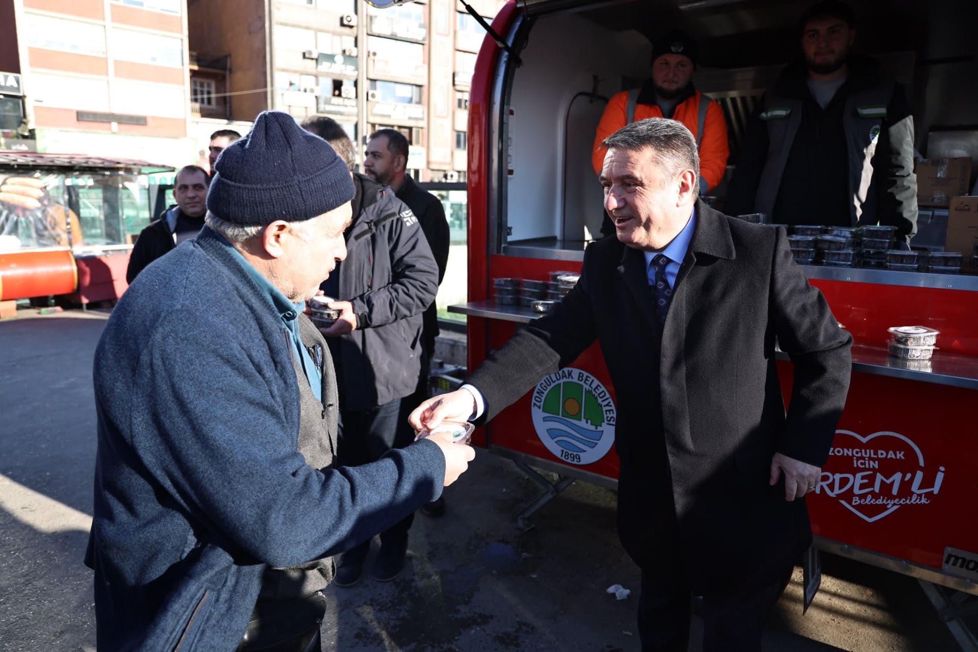 Başkanımız Sn.Tahsin Erdem’den Ramazan Ayında Hurma İkramı