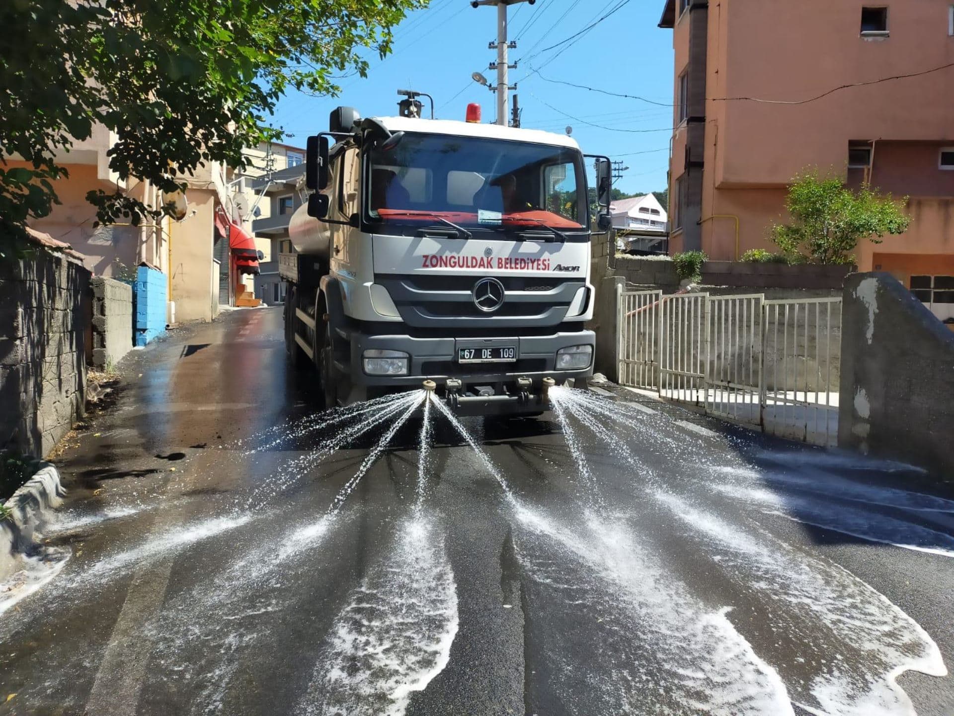Koronavirüse Karşı Dezenfekte ve Yıkama Çalışmalarımızı Sürdürüyoruz